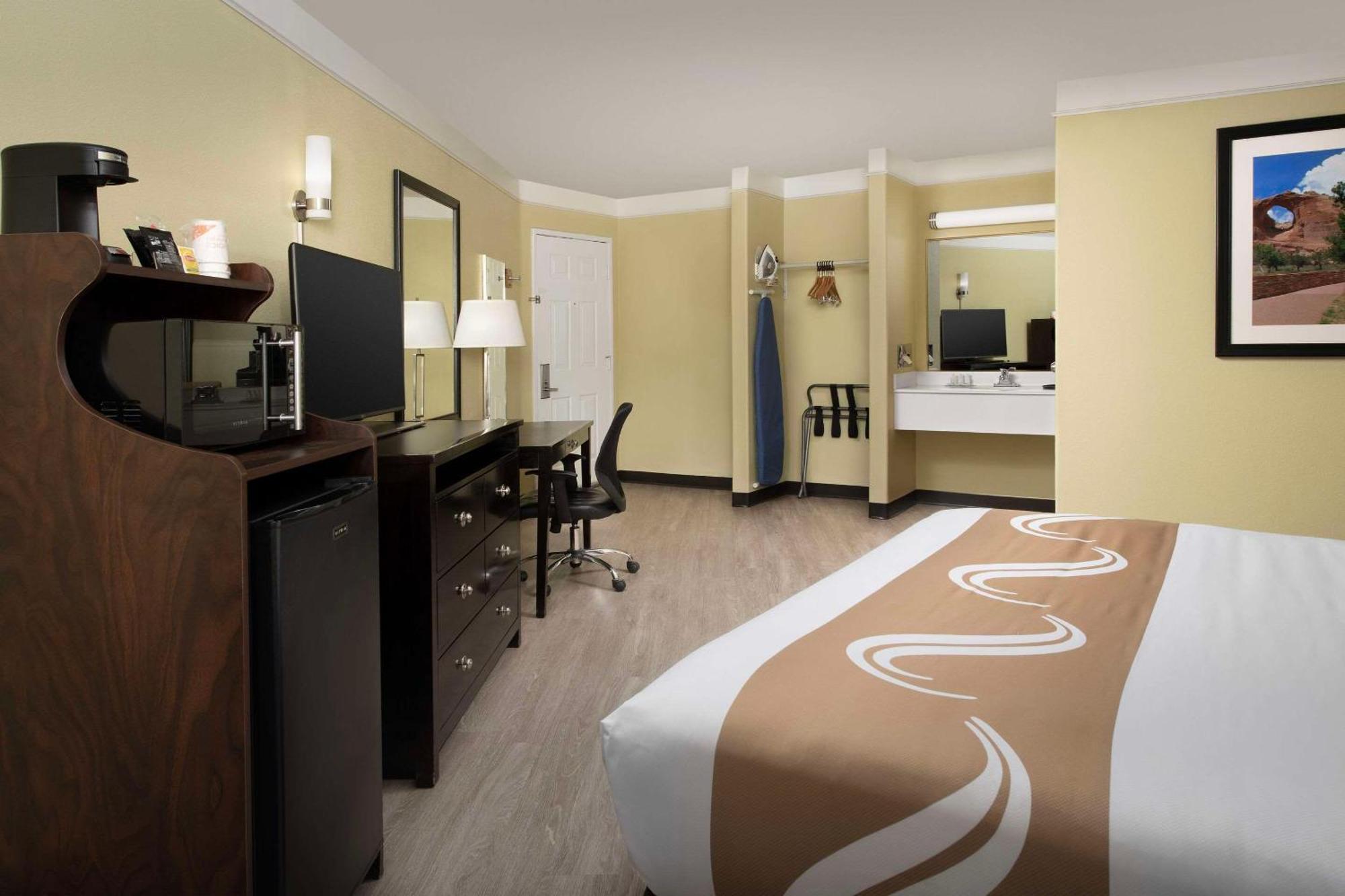 Quality Inn & Suites Gallup I-40 Exit 20 Екстер'єр фото